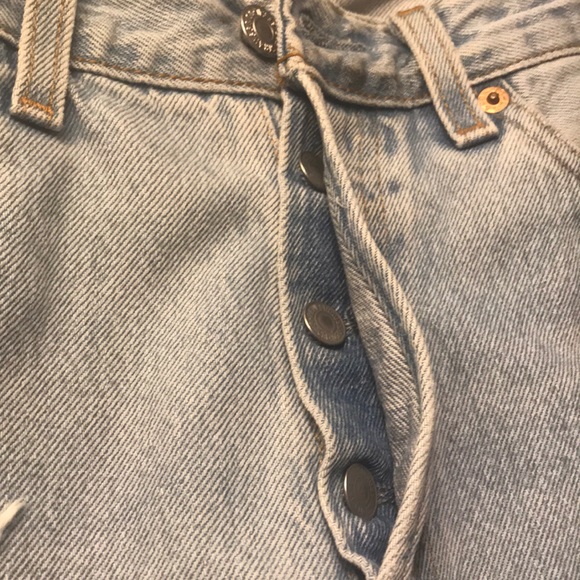 LEVI’s 501 Vintage Hi Rise Distressed Cut Offs - Picture 4 of 4